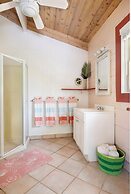 Poponi Cottage Paradise: Pink Sand Retreat