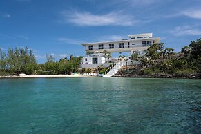Modernized Beach House With Pool