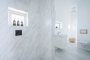 Modernized Beach House With Pool