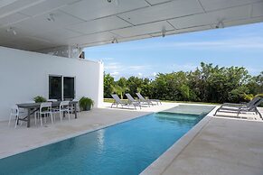 Modernized Beach House With Pool