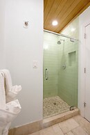 Contemporary Comfort: Stunning Villa With Pool & Restaurant