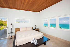 Contemporary Comfort: Stunning Villa With Pool & Restaurant