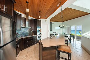 Contemporary Comfort: Stunning Villa With Pool & Restaurant