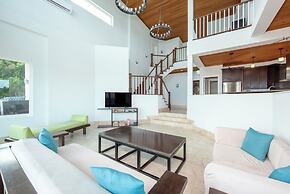 Contemporary Comfort: Stunning Villa With Pool & Restaurant