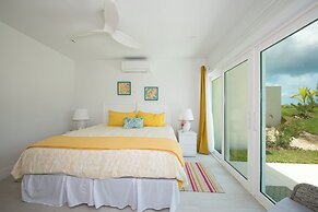 Banks Road Bliss: Relaxing Beachfront Cottage