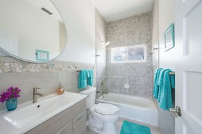 Banks Road Bliss: Relaxing Beachfront Cottage