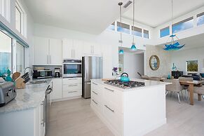 Banks Road Bliss: Relaxing Beachfront Cottage