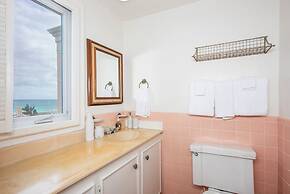 Cotton Bay Oasis: Grand Estate On Private Acres