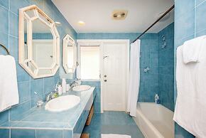 Cotton Bay Oasis: Grand Estate On Private Acres