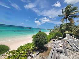 Cotton Bay Oasis: Grand Estate On Private Acres