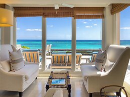 Cotton Bay Oasis: Grand Estate On Private Acres