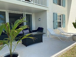 Coastal Chic: Stylish Condo On Windermere Beach