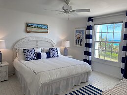 Coastal Chic: Stylish Condo On Windermere Beach
