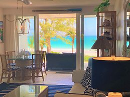 Coastal Chic: Stylish Condo On Windermere Beach