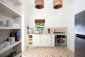 Pink Sands Paradise: Luxury Estate With Pool