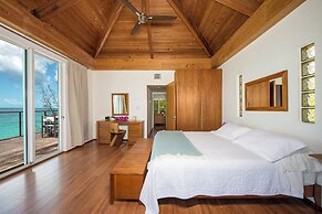 Seaside Sanctuary: Private Villa With Breathtaking Views