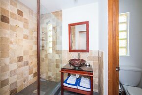 Seaside Sanctuary: Private Villa With Breathtaking Views