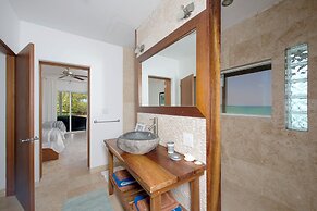 Seaside Sanctuary: Private Villa With Breathtaking Views