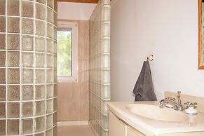 French Leave Delight: Beachfront Haven With Loft