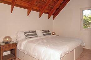 French Leave Delight: Beachfront Haven With Loft