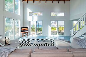 French Leave Delight: Beachfront Haven With Loft