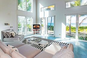 French Leave Delight: Beachfront Haven With Loft