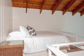 French Leave Delight: Beachfront Haven With Loft