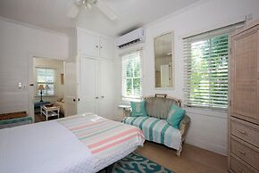 Island Serenity: Charming Watercolor Cottage Near Beach