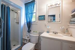 Island Serenity: Charming Watercolor Cottage Near Beach