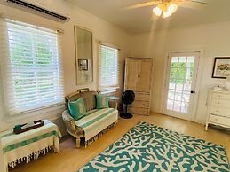 Island Serenity: Charming Watercolor Cottage Near Beach