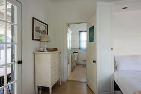 Island Serenity: Charming Watercolor Cottage Near Beach