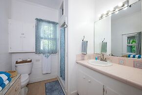 Island Serenity: Charming Watercolor Cottage Near Beach