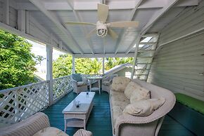 Island Serenity: Charming Watercolor Cottage Near Beach