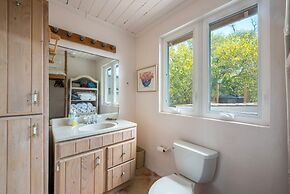 Pink Sands Retreat: Secluded Estate With Pool