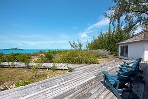 Pink Sands Retreat: Secluded Estate With Pool