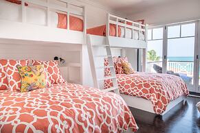 Island Haven: Oceanfront Retreat With Infinity Pool