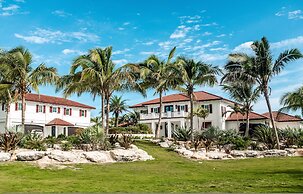 Island Haven: Oceanfront Retreat With Infinity Pool