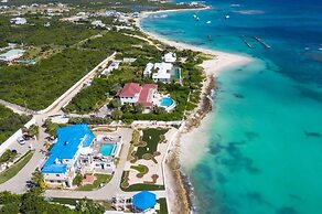 Beachfront Bliss: Private Retreat With Spectacular Views