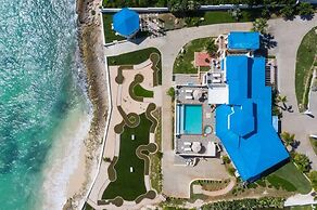 Beachfront Bliss: Private Retreat With Spectacular Views