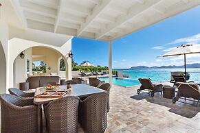 Beachfront Bliss: Private Retreat With Spectacular Views