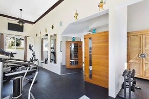 Beachfront Bliss: Private Retreat With Spectacular Views