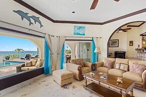 Beachfront Bliss: Private Retreat With Spectacular Views