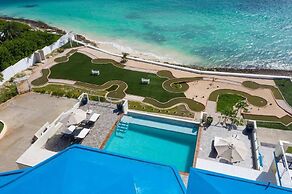 Beachfront Bliss: Private Retreat With Spectacular Views