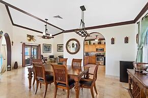 Beachfront Bliss: Private Retreat With Spectacular Views