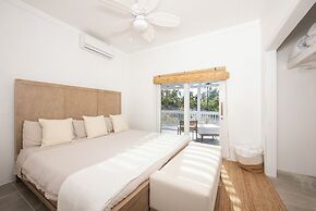 Tranquil Waters: Private Oceanfront Retreat