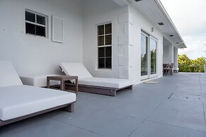 Tranquil Waters: Private Oceanfront Retreat