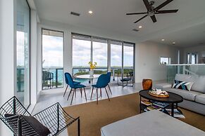 Beachfront Beauty: Luxury Estate With Infinity Pool And Spa