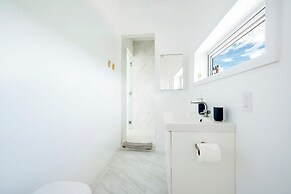 Beachfront Beauty: Luxury Estate With Infinity Pool And Spa