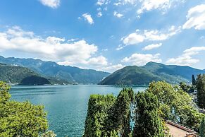 Melide Lake View