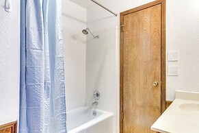 Edmond Townhome w/ Pool Access Near Arcadia Lake!